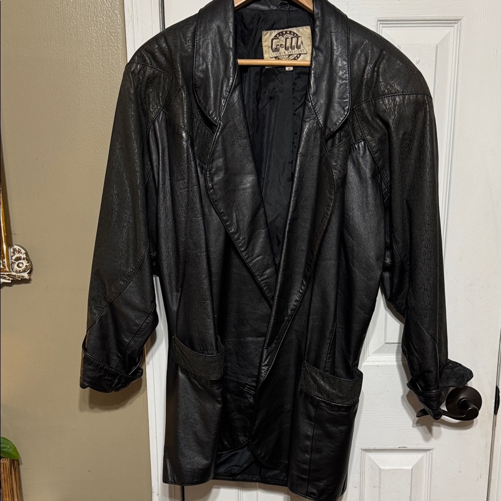 Elegant Vintage Black Leather Jacket for Women Size Medium